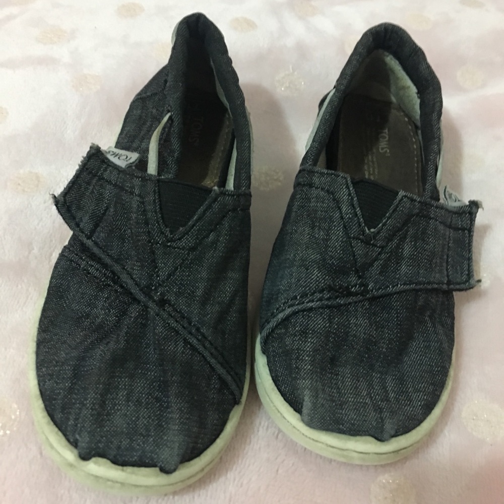 Girls TOMS sneakers